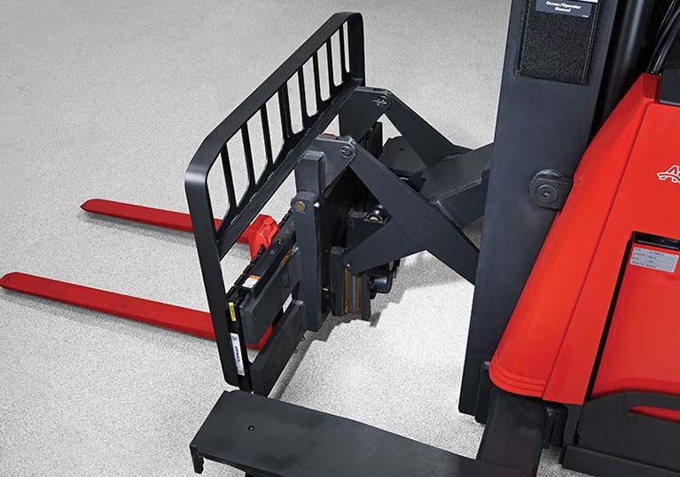 Raymond 7310 4-Directional Reach Truck, Long Load Forklift reach mechanism