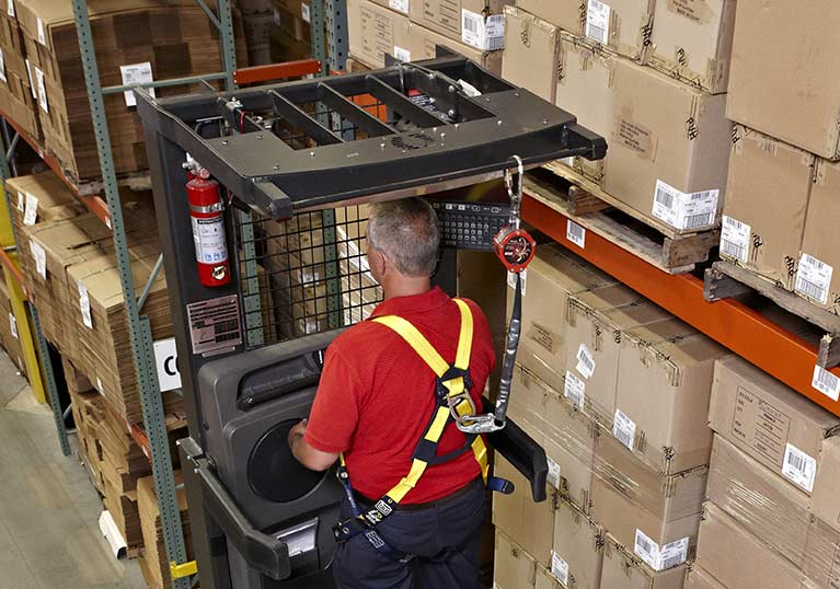 Raymond 5000 Series Order picker truck clear view mast