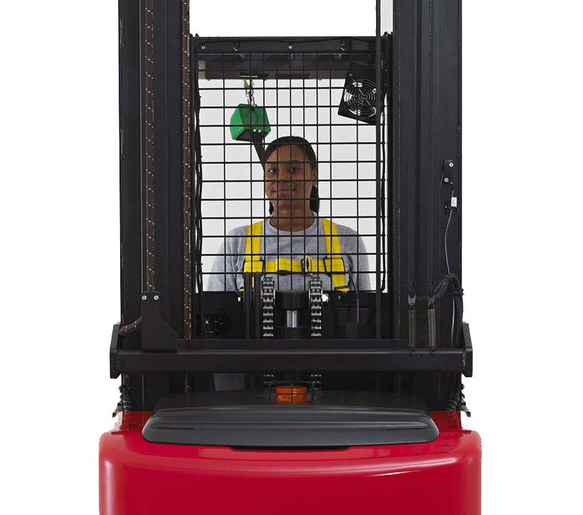 Raymond 5600 Orderpicker Clear View Mast Design