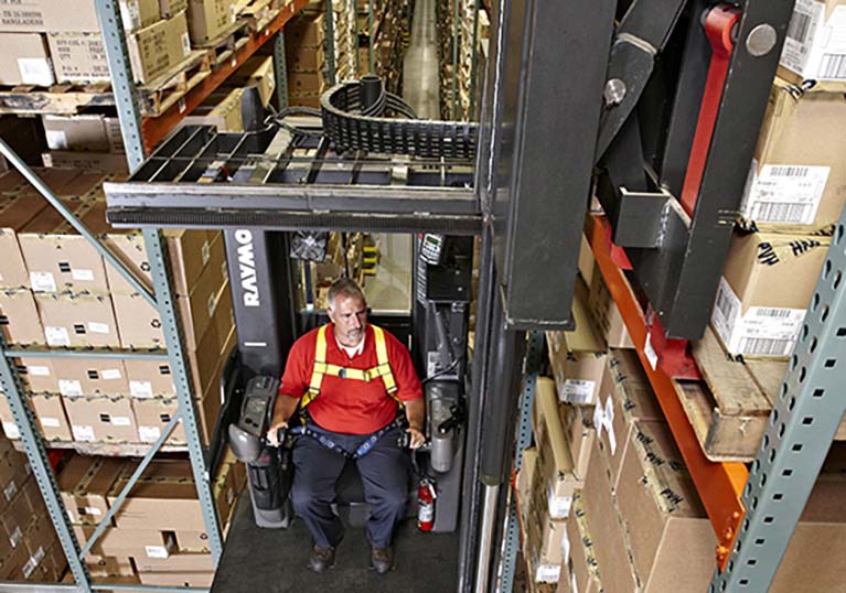 Raymond 9000 Series Swing Reach Truck Mini Mast