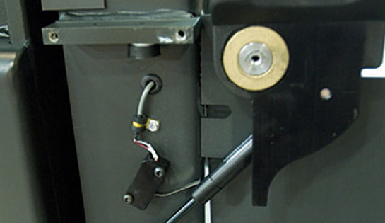 Raymond 9000 Series Swing Reach Truck Sidegate Interlock Option