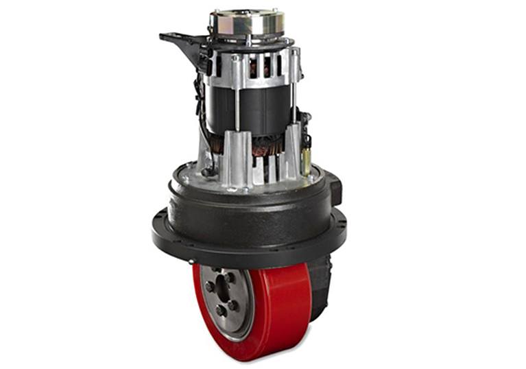 Raymond 8610 tow tractor with ACR System