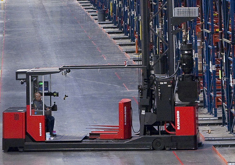 Raymond Transtacker operating outside of aisle on DC power